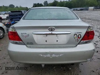 2006 Toyota Camry STD z VIN JTDBE32K563064598, wystawiony jako Copart lot #57246285 z przebiegiem 112 093 mil mil oraz Czysty tytuł • Clean title. Historia ofert i sprzedaży dostępna na DreamBid. Obrazek 6.