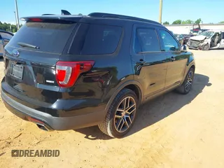 2016 Ford Explorer Sport z VIN 1FM5K8GT4GGC81229, wystawiony jako IAAI lot #42332196 z przebiegiem 107 680 mil mil oraz . Historia ofert i sprzedaży dostępna na DreamBid. Obrazek 4.