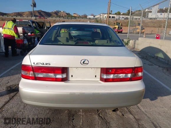 2001 Lexus ES with VIN JT8BF28G210299821, listed as a IAAI auction lot 41539064 with 248,063 mi miles. Bid and sale history available at carsss.com. Image 16.