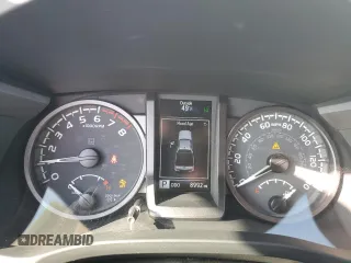 2023 Toyota Tacoma SR z VIN 3TMCZ5AN5PM647530, wystawiony jako Copart lot #54549125 z przebiegiem 8 992 mil mil oraz Szkoda całkowita • Salvage title. Historia ofert i sprzedaży dostępna na DreamBid. Obrazek 9.