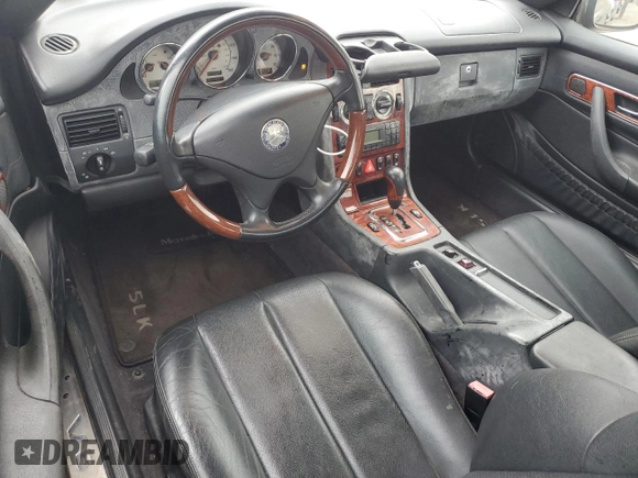 2002 Mercedes-Benz SLK 320 z VIN WDBKK65F12F250431, wystawiony jako Copart lot #86139214 z przebiegiem 72 356 mil mil oraz Czysty tytuł • Clean title. Historia ofert i sprzedaży dostępna na DreamBid. Obrazek 8.