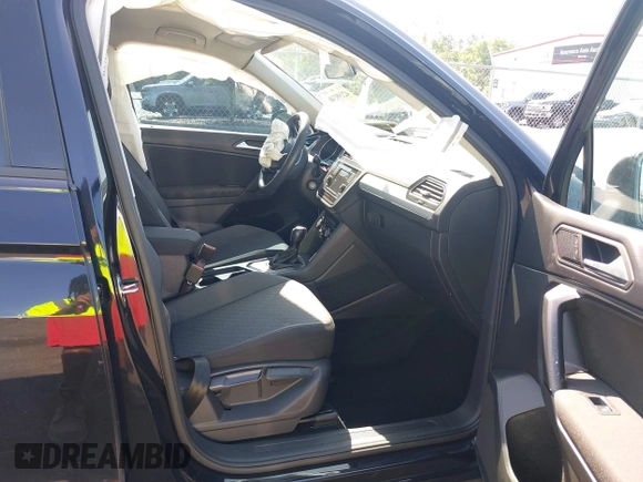 2019 Volkswagen Tiguan S с VIN 3VV1B7AX8KM048544, выставлен на аукционе IAAI как лот 42199240 с пробегом 86 179 миль миль и . История ставок и продаж доступна на DreamBid. Изображение 5.
