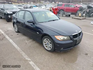 2006 BMW 3 Series 325i with VIN WBAVB17586NK40817, listed as a IAAI auction lot 41514714 with 156,789 mi miles. Bid and sale history available at carsss.com. Image 1.