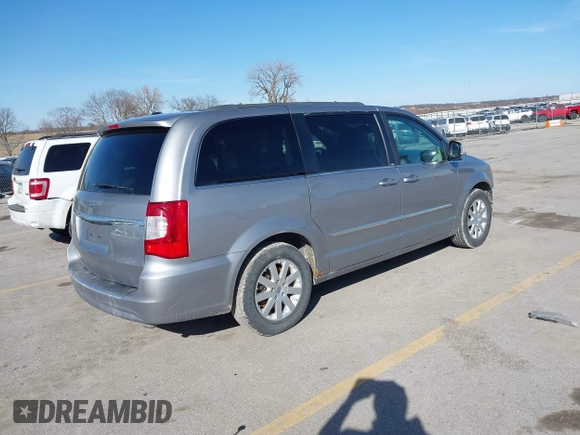2013 Chrysler Town & Country Touring-L with VIN 2C4RC1CG6DR650928, listed as a IAAI auction lot 41740639 with 198,678 mi miles. Bid and sale history available at carsss.com. Image 4.