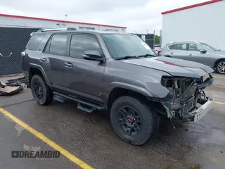 2019 Toyota 4Runner SR5 z VIN JTEBU5JR2K5681318, wystawiony jako IAAI lot #41929869 z przebiegiem 117 143 mil mil oraz . Historia ofert i sprzedaży dostępna na DreamBid. Obrazek 1.
