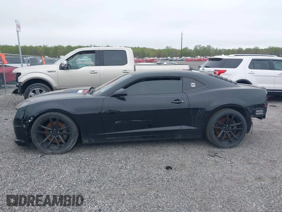 2010 Chevrolet Camaro 2SS z VIN 2G1FK1EJ9A9137692, wystawiony jako IAAI lot #42085420 z przebiegiem 169 665 mil mil oraz . Historia ofert i sprzedaży dostępna na DreamBid. Obrazek 14.