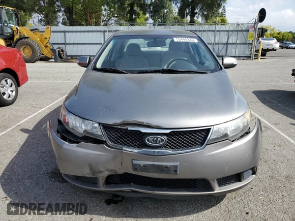 2010 Kia Forte EX z VIN KNAFU4A27A5260564, wystawiony jako Copart lot #55440345 z przebiegiem 169 444 mil mil oraz Szkoda całkowita • Salvage title. Historia ofert i sprzedaży dostępna na DreamBid. Obrazek 5.