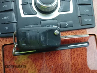 2006 Audi A8 z VIN WAUMR44E86N015925, wystawiony jako IAAI lot #42003490 z przebiegiem 175 003 mil mil oraz . Historia ofert i sprzedaży dostępna na DreamBid. Obrazek 11.