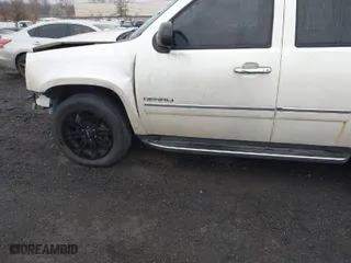 2011 GMC Yukon Denali with VIN 1GKS2EEFXBR137172, listed as a IAAI auction lot 41930576 with 117,246 mi miles. Bid and sale history available at carsss.com. Image 18.