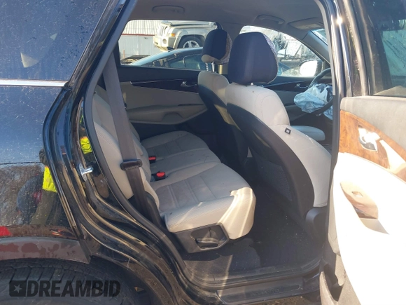 2016 Kia Sorento LX with VIN 5XYPG4A32GG031328, listed as a IAAI auction lot 41890459 with 158,475 mi miles. Bid and sale history available at carsss.com. Image 8.