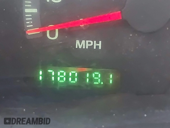 2002 Ford F-150 XLT with VIN 1FTRW08L32KB89593, listed as a IAAI auction lot 41925268 with 178,019 mi miles. Bid and sale history available at carsss.com. Image 7.