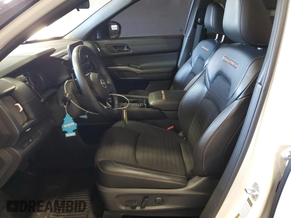 2023 Nissan Pathfinder SV с VIN 5N1DR3BD0PC203788, выставлен на аукционе Copart как лот 50522495 с пробегом 37 204 миль миль и Списание • Salvage title. История ставок и продаж доступна на DreamBid. Изображение 7.