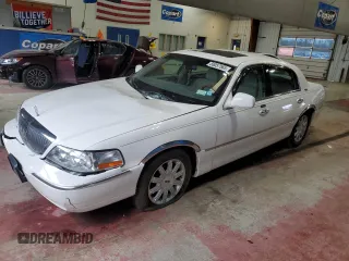 2007 Lincoln Town Car Signature Limited z VIN 1LNHM82WX7Y628758, wystawiony jako Copart lot #55057565 z przebiegiem 101 057 mil mil oraz Szkoda całkowita • Salvage title. Historia ofert i sprzedaży dostępna na DreamBid. Obrazek 1.