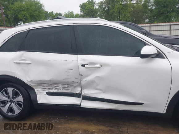 2020 Kia Niro LX with VIN KNDCB3LC2L5435978, listed as a IAAI auction lot 41902940 with 49,320 mi miles and . Bid and sale history available at DreamBid. Image 13.