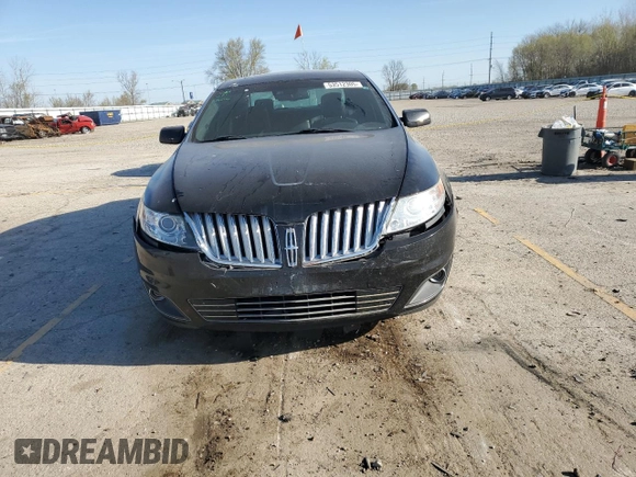 2011 Lincoln MKS z VIN 1LNHL9DR1BG607036, wystawiony jako Copart lot #53512305 z przebiegiem 159 921 mil mil oraz Szkoda całkowita • Salvage title. Historia ofert i sprzedaży dostępna na DreamBid. Obrazek 5.