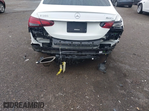 2023 Mercedes-Benz E 350 z VIN W1KZF8EB6PB119187, wystawiony jako IAAI lot #42179987 z przebiegiem 42 813 mil mil oraz . Historia ofert i sprzedaży dostępna na DreamBid. Obrazek 6.