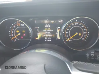 2018 Jeep Wrangler Unlimited Sahara z VIN 1C4HJXEG9JW216717, wystawiony jako IAAI lot #40908017 z przebiegiem 87 954 mil mil oraz . Historia ofert i sprzedaży dostępna na DreamBid. Obrazek 7.