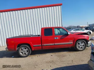 2001 Chevrolet Silverado 1500 LT with VIN 2GCEC19T911251766, listed as a IAAI auction lot 41252900 with 200,609 mi miles. Bid and sale history available at carsss.com. Image 13.