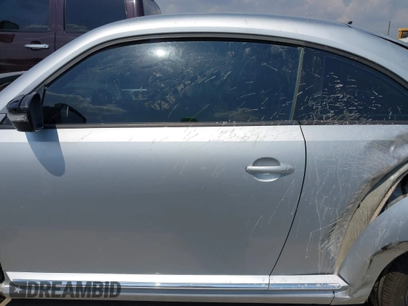 2013 Volkswagen Beetle 2.5L with VIN 3VWJX7AT7DM673319, listed as a IAAI auction lot 42169554 with 128,622 mi miles and . Bid and sale history available at DreamBid. Image 15.
