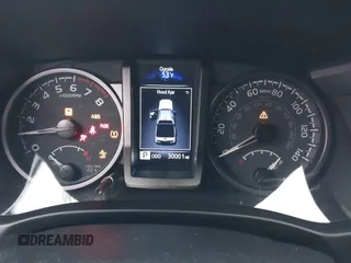 2023 Toyota Tacoma SR5 z VIN 3TMDZ5BN4PM148379, wystawiony jako IAAI lot #41547628 z przebiegiem 30 001 mil mil oraz . Historia ofert i sprzedaży dostępna na DreamBid. Obrazek 7.