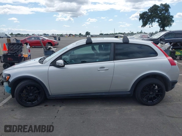 2010 Volvo C30 с VIN YV1672MK7A2174919, выставлен на аукционе IAAI как лот 42254387 с пробегом Не указан миль и . История ставок и продаж доступна на DreamBid. Изображение 15.