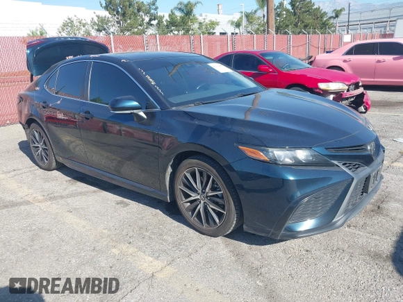 2021 Toyota Camry SE Nightshade with VIN 4T1T11AKXMU430841, listed as a IAAI auction lot 42019485 with 124,561 mi miles. Bid and sale history available at carsss.com. Image 1.