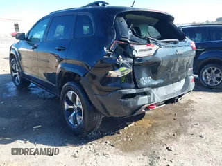 2015 Jeep Cherokee Trailhawk with VIN 1C4PJMBSXFW687737, listed as a IAAI auction lot 40963392 with 119,805 mi miles. Bid and sale history available at carsss.com. Image 3.