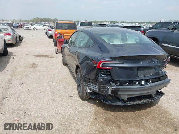 2024 Tesla Model 3 z VIN 5YJ3E1EA5RF870377, wystawiony jako IAAI lot #41933727 z przebiegiem 2 183 mil mil oraz . Historia ofert i sprzedaży dostępna na DreamBid. Obrazek 3.