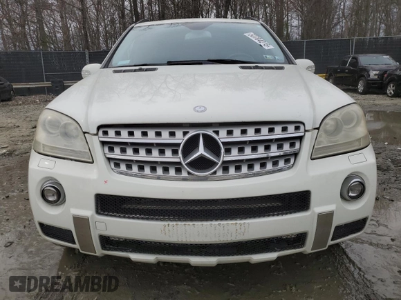 2008 Mercedes-Benz M 550 z VIN 4JGBB72E28A385552, wystawiony jako Copart lot #50704215 z przebiegiem 165 925 mil mil oraz Szkoda całkowita • Salvage title. Historia ofert i sprzedaży dostępna na DreamBid. Obrazek 5.