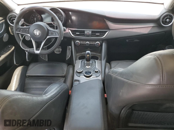 2018 Alfa Romeo Giulia Ti Sport z VIN ZARFAECN7J7588845, wystawiony jako Copart lot #55140535 z przebiegiem Nie podano mil oraz Szkoda całkowita • Salvage title. Historia ofert i sprzedaży dostępna na DreamBid. Obrazek 8.