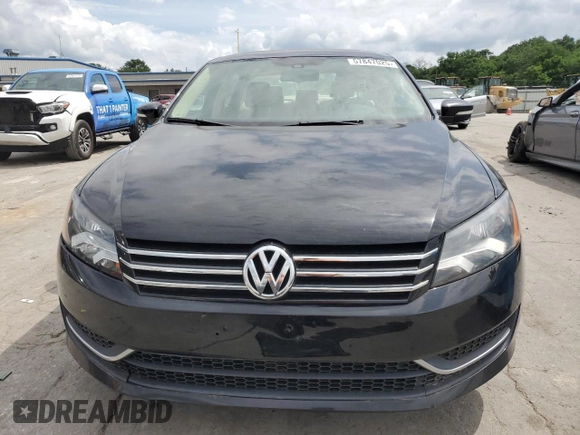 2014 Volkswagen Passat SE z VIN 1VWBT7A38EC049323, wystawiony jako Copart lot #57847025 z przebiegiem 86 241 mil mil oraz Tytuł czysty. Historia ofert i sprzedaży dostępna na DreamBid. Obrazek 5.
