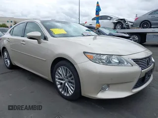 2013 Lexus ES 4dr Sdn with VIN JTHBK1GG1D2082969, listed as a IAAI auction lot 42052995 with 113,174 mi miles. Bid and sale history available at carsss.com. Image 1.
