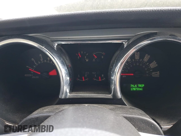 2005 Ford Mustang Deluxe с VIN 1ZVFT84N555231554, выставлен на аукционе Copart как лот 51562685 с пробегом 178 731 миль миль и Списание • Salvage title. История ставок и продаж доступна на DreamBid. Изображение 9.