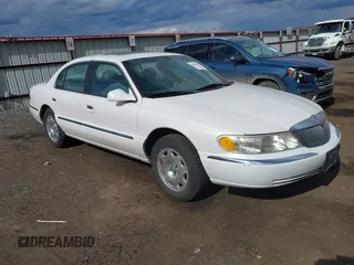 1999 Lincoln Continental z VIN 1LNHM97V2XY708917, wystawiony jako IAAI lot #42282254 z przebiegiem 283 827 mil mil oraz . Historia ofert i sprzedaży dostępna na DreamBid. Obrazek 1.
