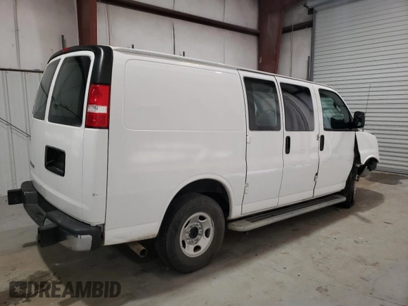 2022 Chevrolet Express Cargo with VIN 1GCWGAFP4N1222428, listed as a Copart auction lot 63829195 with 30,685 mi miles and Clean title. Bid and sale history available at DreamBid. Image 3.