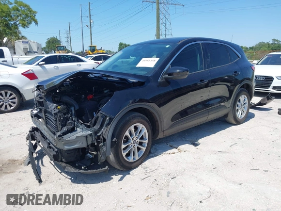 2021 Ford Escape SE with VIN 1FMCU0G65MUB16302, listed as a IAAI auction lot 41986358 with 32,820 mi miles and . Bid and sale history available at carsss.com. Image 2.