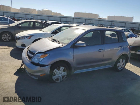 2006 Scion xA z VIN JTKKT624465014796, wystawiony jako Copart lot #70084474 z przebiegiem 156 493 mil mil oraz Szkoda całkowita • Salvage title. Historia ofert i sprzedaży dostępna na DreamBid. Obrazek 1.