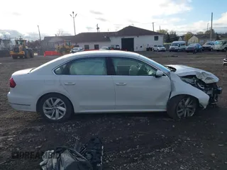 2018 Volkswagen Passat SE z VIN 1VWBA7A33JC025947, wystawiony jako IAAI lot #40748533 z przebiegiem 58 340 mil mil oraz . Historia ofert i sprzedaży dostępna na DreamBid. Obrazek 14.