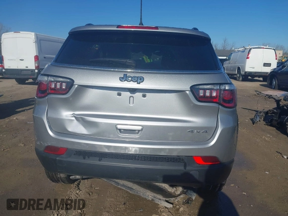 2023 Jeep Compass Latitude Lux z VIN 3C4NJDFN4PT530739, wystawiony jako IAAI lot #42038351 z przebiegiem 32 574 mil mil oraz . Historia ofert i sprzedaży dostępna na DreamBid. Obrazek 17.