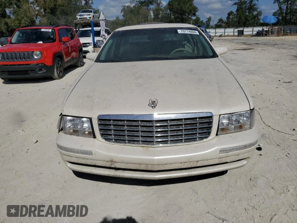 1999 Cadillac DeVille z VIN 1G6KD54YXXU794473, wystawiony jako Copart lot #79774804 z przebiegiem 44 601 mil mil oraz Czysty tytuł • Clean title. Historia ofert i sprzedaży dostępna na DreamBid. Obrazek 5.