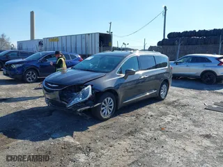 2018 Chrysler Pacifica Touring L with VIN 2C4RC1BG4JR354500, listed as a IAAI auction lot 41770558 with 69,385 mi miles. Bid and sale history available at carsss.com. Image 17.