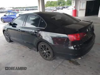 2013 Volkswagen Jetta SE z VIN 3VWDP7AJ1DM405572, wystawiony jako IAAI lot #42630897 z przebiegiem 257 925 mil mil oraz . Historia ofert i sprzedaży dostępna na DreamBid. Obrazek 3.