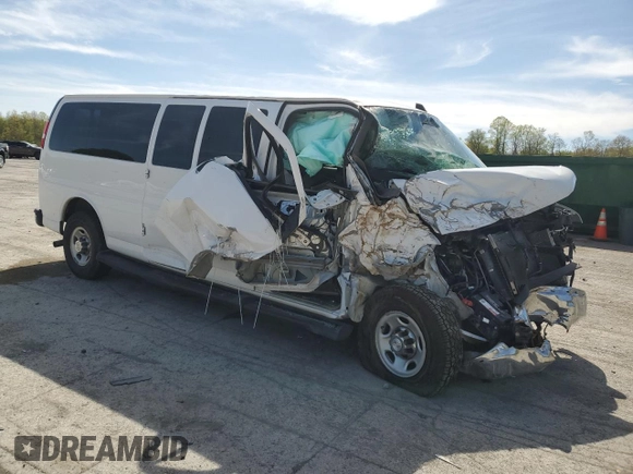 2020 Chevrolet Express Passenger LT z VIN 1GAZGPFG9L1196222, wystawiony jako Copart lot #55249105 z przebiegiem 153 568 mil mil oraz Szkoda całkowita • Salvage title. Historia ofert i sprzedaży dostępna na DreamBid. Obrazek 4.