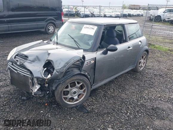 2004 MINI Hardtop S z VIN WMWRE33434TD88466, wystawiony jako IAAI lot #42012286 z przebiegiem 171 283 mil mil oraz . Historia ofert i sprzedaży dostępna na DreamBid. Obrazek 2.