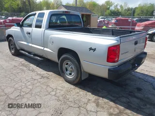 2005 Dodge Dakota ST with VIN 1D7HW22K35S129167, listed as a IAAI auction lot 42190094 with 121,215 mi miles. Bid and sale history available at carsss.com. Image 3.