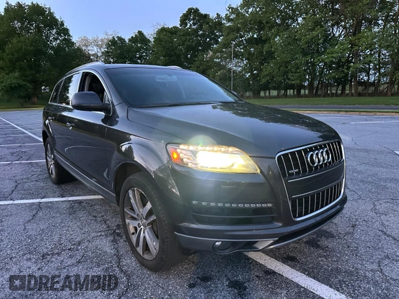 2013 Audi Q7 Premium Plus z VIN WA1LGAFE5DD001235, wystawiony jako Copart lot #56985295 z przebiegiem 183 454 mil mil oraz Czysty tytuł • Clean title. Historia ofert i sprzedaży dostępna na DreamBid. Obrazek 1.