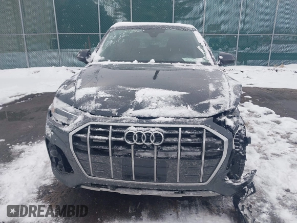 2021 Audi Q5 Premium with VIN WA1AAAFY1M2101881, listed as a IAAI auction lot 41399547 with 33,277 mi miles. Bid and sale history available at carsss.com. Image 12.