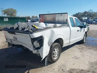 2024 Ford F-150 XL z VIN 1FTEX1KP7RKE49677, wystawiony jako IAAI lot #41592556 z przebiegiem 11 136 mil mil oraz . Historia ofert i sprzedaży dostępna na DreamBid. Obrazek 4.