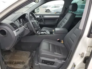 2008 Volkswagen Touareg V6 z VIN WVGBE77L08D043577, wystawiony jako Copart lot #50735775 z przebiegiem Nie podano mil oraz Szkoda całkowita • Salvage title. Historia ofert i sprzedaży dostępna na DreamBid. Obrazek 7.