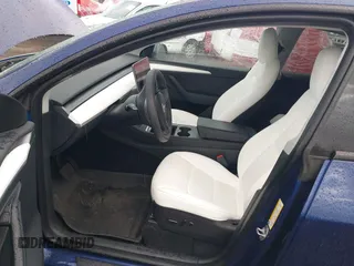 2023 Tesla Model Y Long Range z VIN 7SAYGDEE2PF694974, wystawiony jako IAAI lot #41814582 z przebiegiem 31 726 mil mil oraz . Historia ofert i sprzedaży dostępna na DreamBid. Obrazek 5.